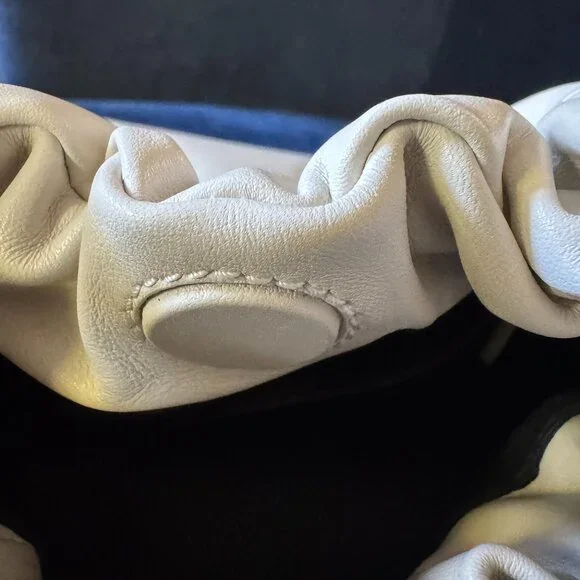 Gorgeous! Like New DeMellier Cream Leather Chain Bucket Bag - Picture 9 of 12